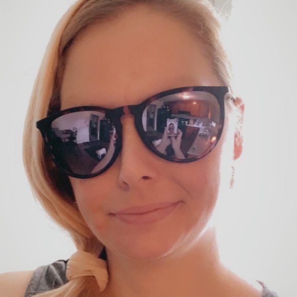 Meet your Posher, Michelle - Picture 2 of 5